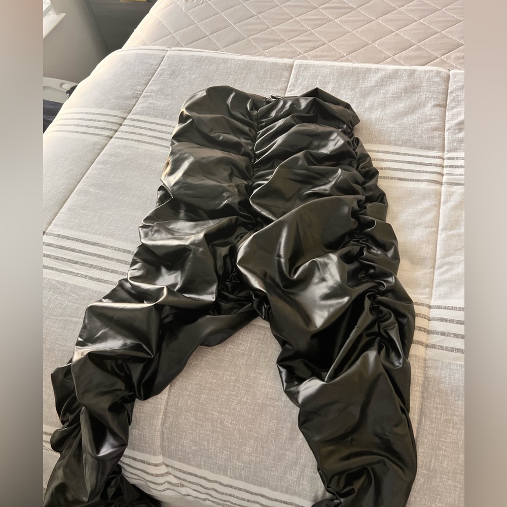 Faux leather ruched leggings
